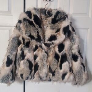 LASETI NWT FAUX FUR COAT MED. COLLARED. CREAM BLACK SOFT LONG SLEEVES